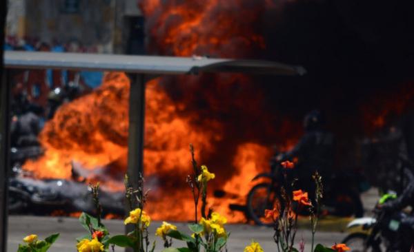 Explosion Rocks Caracas, Injures Police As Venezuela Votes